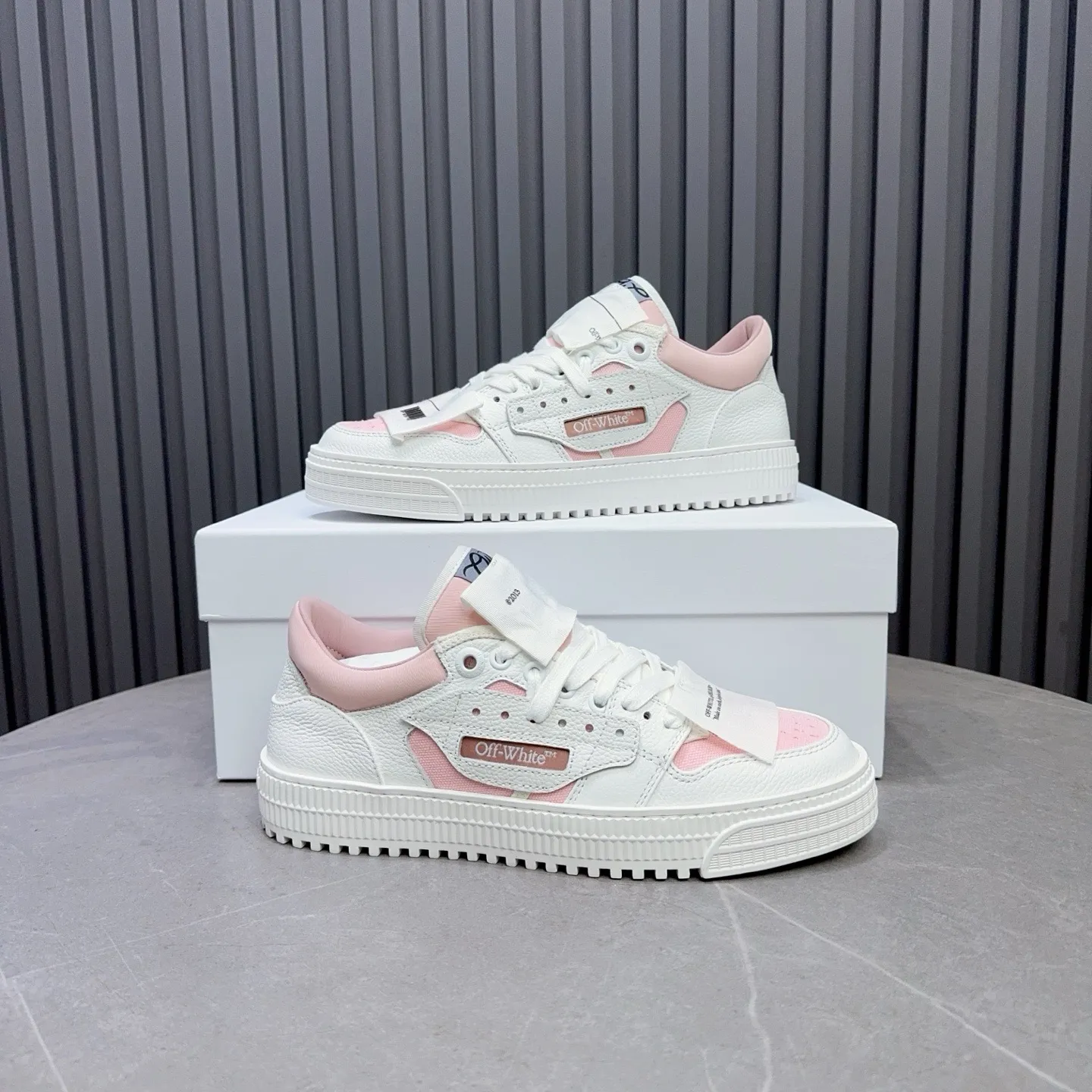 P760 OFF WHITE⚡️Couple model⚡️35-40 women’s model 39-46 men’s model
